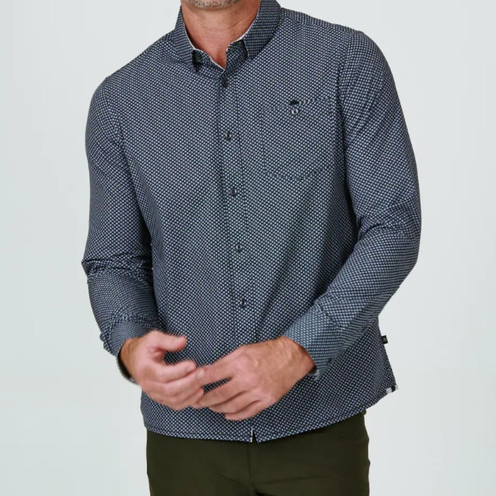 7 Diamonds Toru 4-Way Stretch Long Sleeve NWT